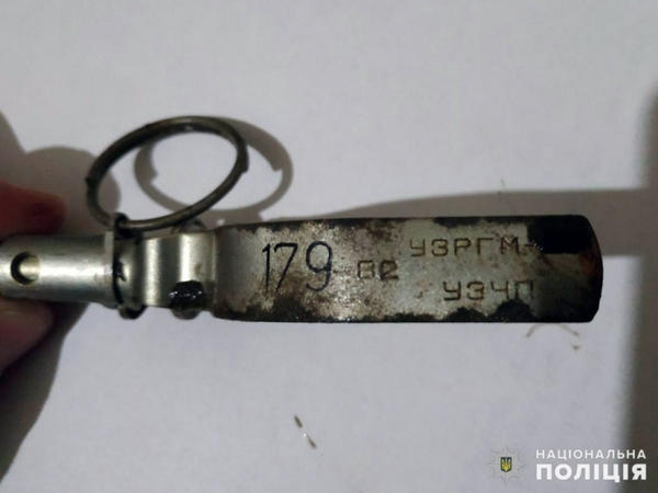 Житель Мирнограда нашел в лесополосе более полутысячи патронов к автомату