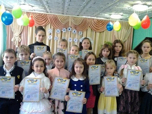 Новогродовские музыканты продемонстрировали свои таланты на конкурсе юных пианистов