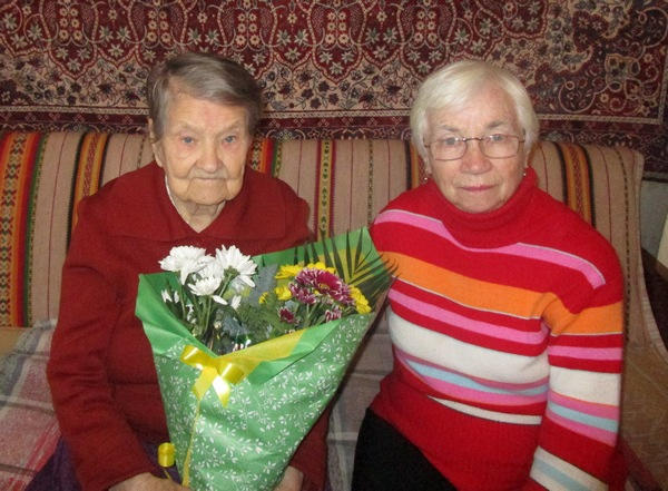 В Новогродовке ветерана педагогического труда поздравили с 90-летним юбилеем