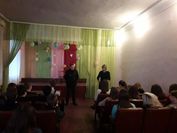 Полицейские рассказали школьникам Горняка, Гродовки и Украинска об их правах и обязанностях