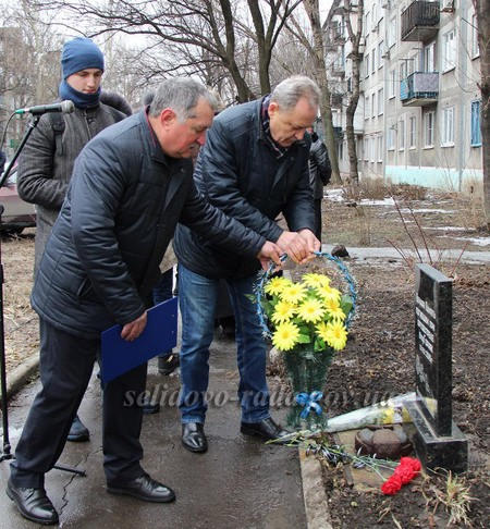 В Горняке почтили память погибших во время обстрела 13 февраля 2015 года