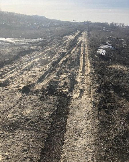В Новогродовке разобрали и украли дорожное покрытие