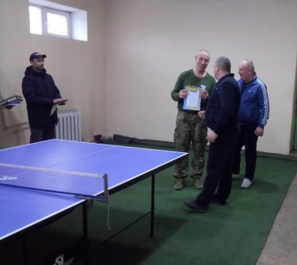 В Новогродовке военные оказались сильнее местных депутатов в настольном теннисе