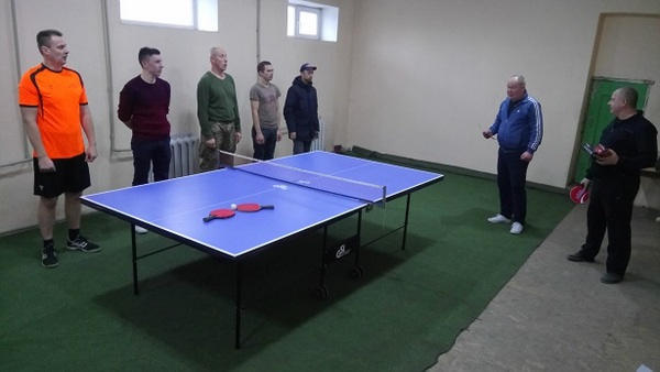 В Новогродовке военные оказались сильнее местных депутатов в настольном теннисе
