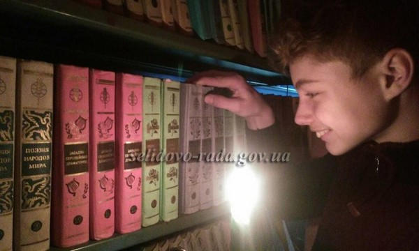Украинские школьники провели ночь в библиотеке