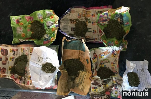 Житель Покровска запасся наркотиками и боеприпасами