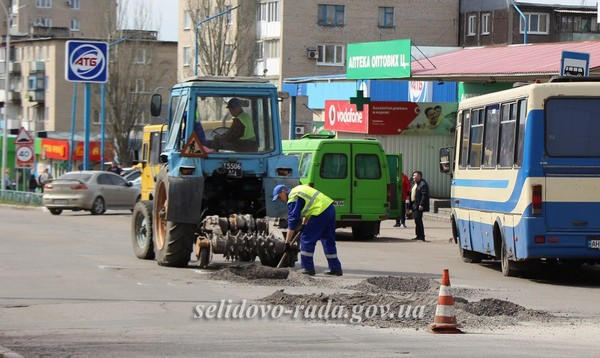 В Селидово начался ремонт дорог