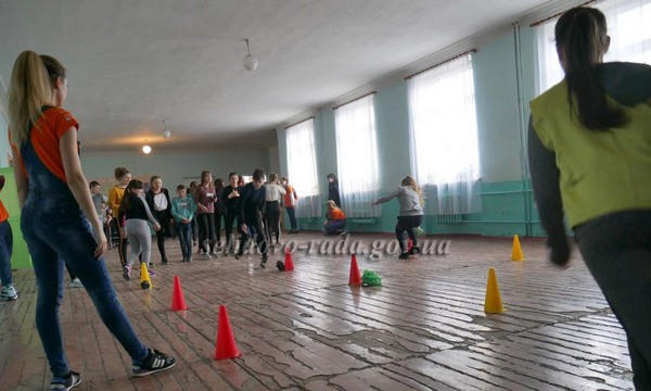 Для школьников Украинска проводят занятия по тимбилдингу