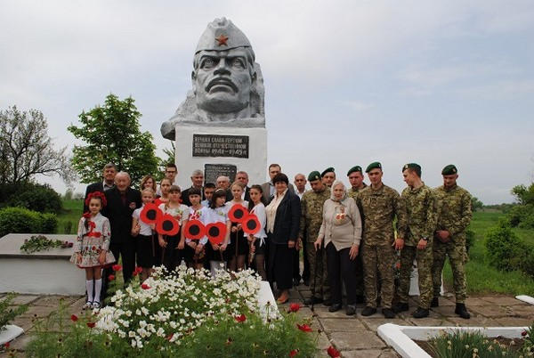 В Новогродовке почтили память погибших во Второй мировой войне