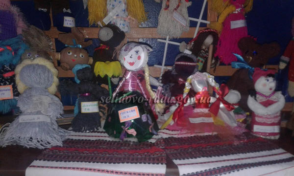 В Украинске дети делают необычные куклы