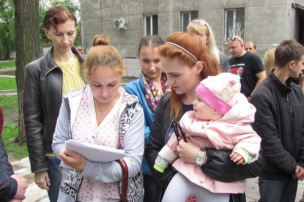 Жители Покровска вышли на «водный» митинг