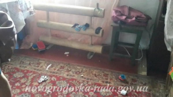 В Новогродовке показали, в каких условиях живут дети в «проблемных» семьях