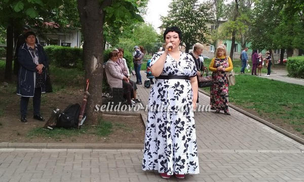 Жителям Селидово подарили красочный концерт