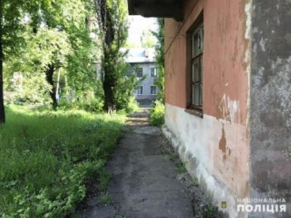 В результате обрушения балкона в Украинске женщина получила тяжелые травмы
