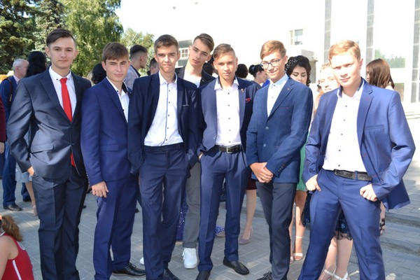 В Покровске прошел общегородской выпускной бал
