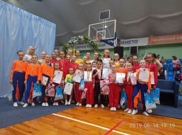 Команда по спортивной аэробике из Горняка феерично выступила на Открытом чемпионате Черкасской области