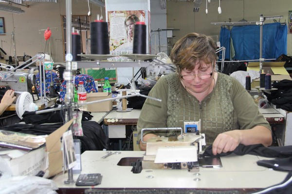 Швейная фабрика в Покровске шьет для французов, но не от хорошей жизни