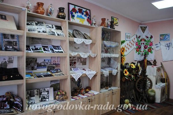 В Новогродовке торжественно открыли музейную комнату