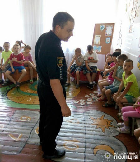 В Украинске детям устроили увлекательную встречу с полицейским
