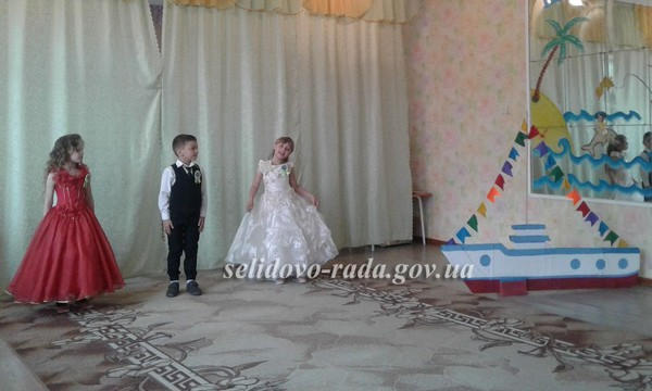 В Украинске дети попрощались с детским садом