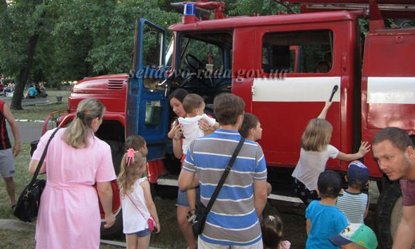 В Селидово спасатели устроили веселый праздник для детей