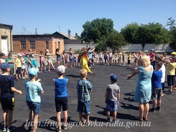 В Новогродовке торжественно открыли пришкольный лагерь отдыха