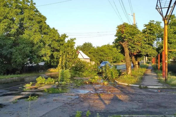 Как выглядит Покровск после урагана, который пронесся над городом этой ночью