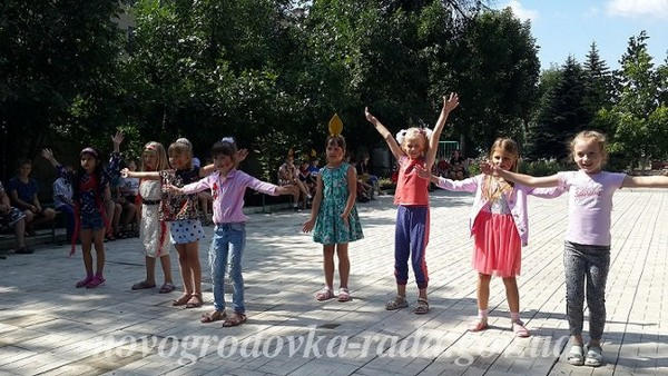 Школьникам Новогродовки устроили увлекательный летний отдых
