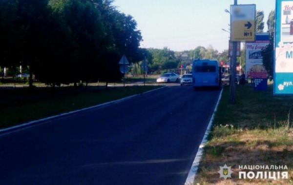 В Покровске 11-летняя девочка попала под колеса автобуса