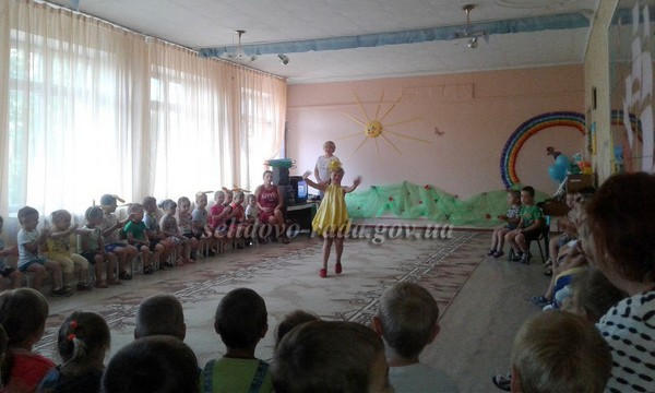 В Украинске для детей организовали летние развлечения