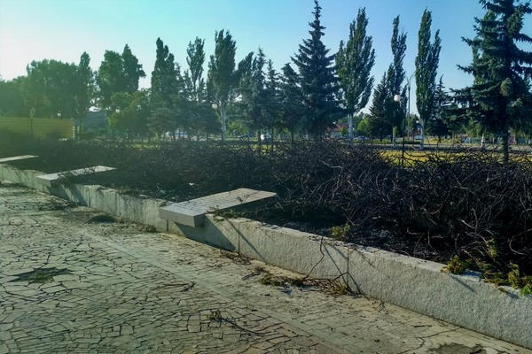 В Покровске выгорел мемориал погибшим воинам