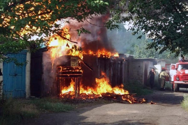 В Новогродовке горели гаражи