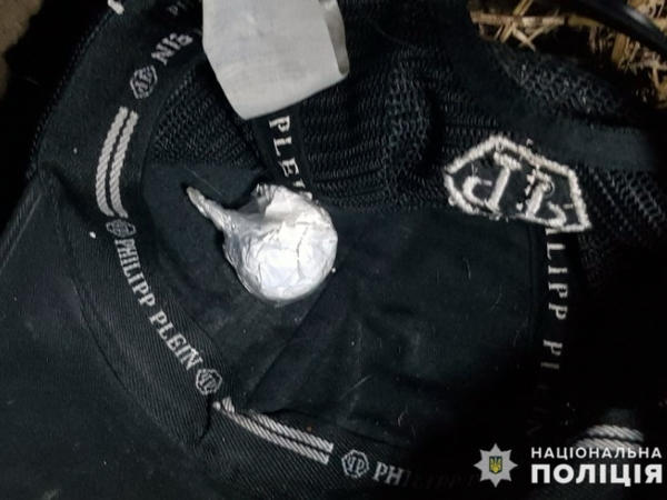 У жителя Покровска полицейские обнаружили сверток с наркотиками