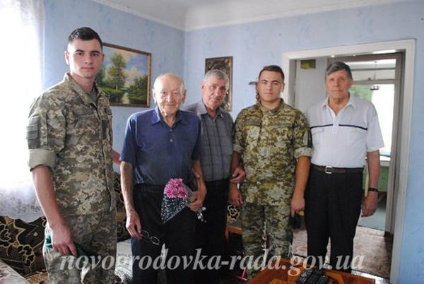 В Новогродовке чествовали ветеранов по случаю Дня освобождения Донбасса