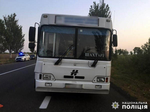 Вблизи Покровска шахтерский автобус сбил насмерть пешехода