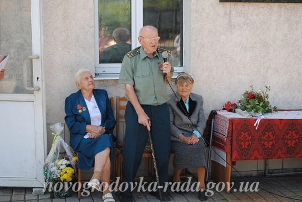 В Новогродовке чествовали ветеранов по случаю Дня освобождения Донбасса