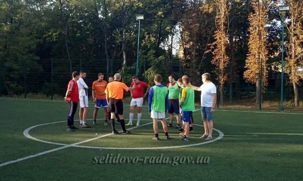 В матче по мини-футболу между командами из Селидово и Покровска забили 11 голов
