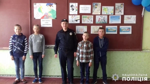 В Украинске полицейские учат школьников противостоять буллингу