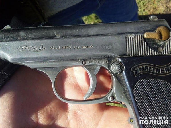 В Покровском районе школьник нашел пистолет