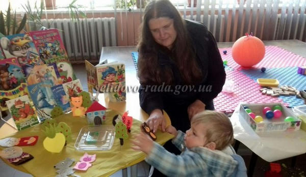 В Селидово проводят развлекательные мероприятия для мам с малышами