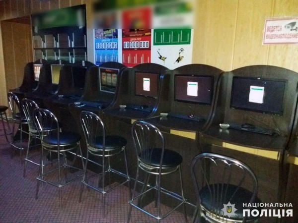 В Покровске полицейские накрыли игорный клуб, который работал под вывеской «Национальная лотерея»