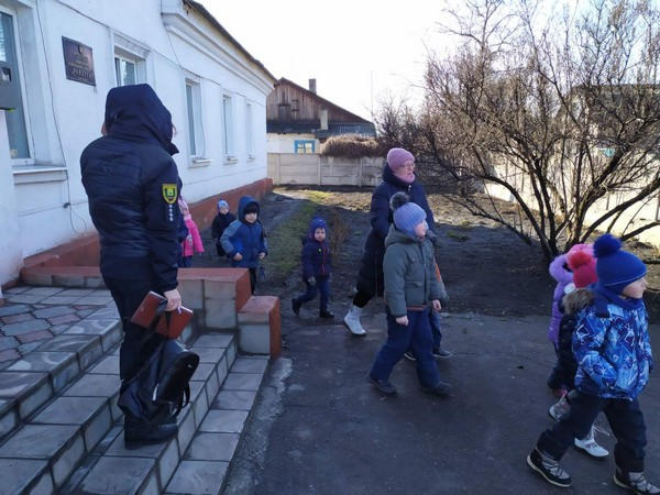 В Новогродовке спасатели оперативно эвакуировали детей из детского сада