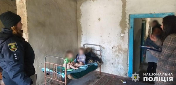 Полицейские показали, в каких ужасных условиях живут некоторые дети в Гродовке