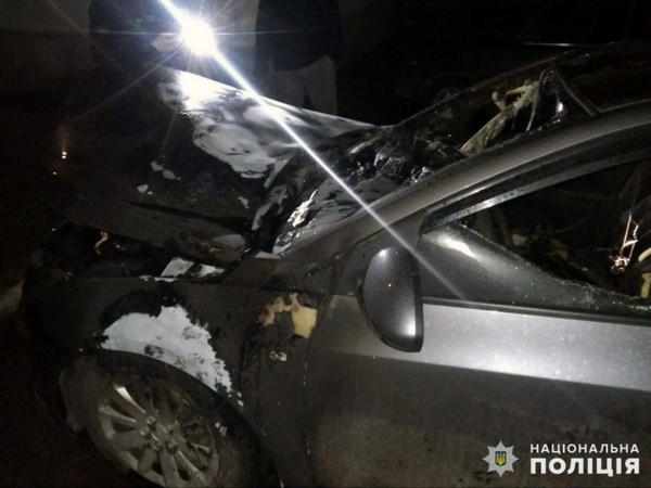 Ночью в Покровске горел автомобиль