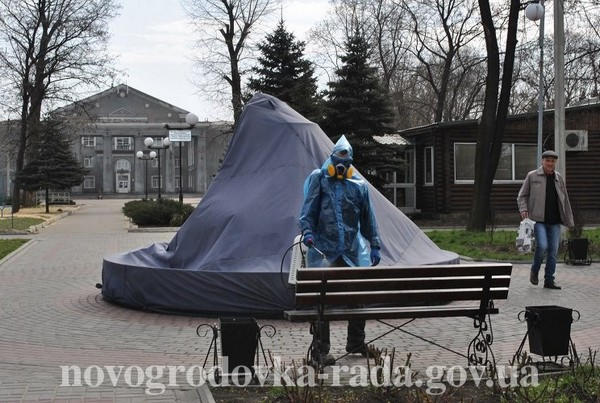 В Новогродовке продолжаются работы по дезинфекции города