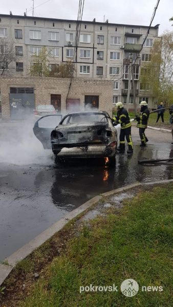 В Покровске за считанные минуты сгорел дотла автомобиль
