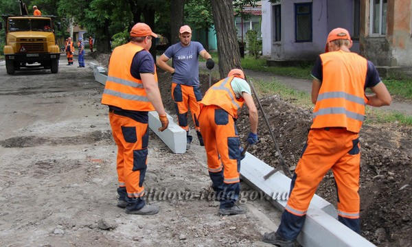 В Селидово ремонтируют дороги