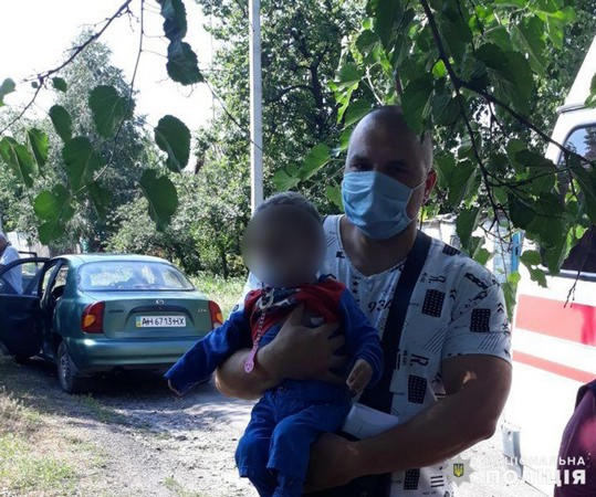 Покровские полицейские поместили в больницу двух маленьких детей, которые жили в ужасных условиях
