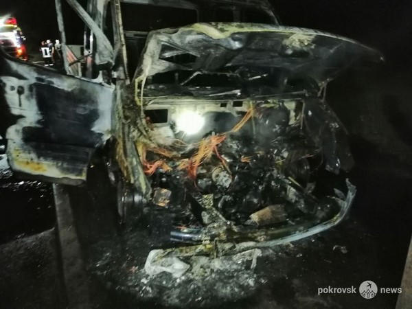 Ночью в Покровске сгорел грузовик