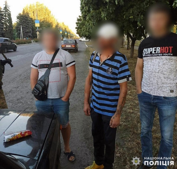 В Селидово на улице полицейские обнаружили местного жителя с наркотиками